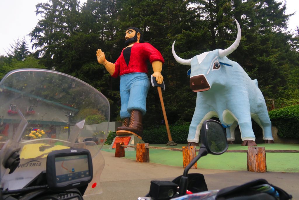 Paul Bunyan and Babe statue in Klamath, CA