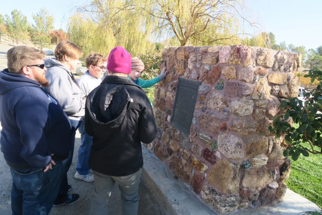 Post Thanksgiving day geocaching with the Pahle family! We did this really cool local history based multi cache in and around the Willow Springs area.